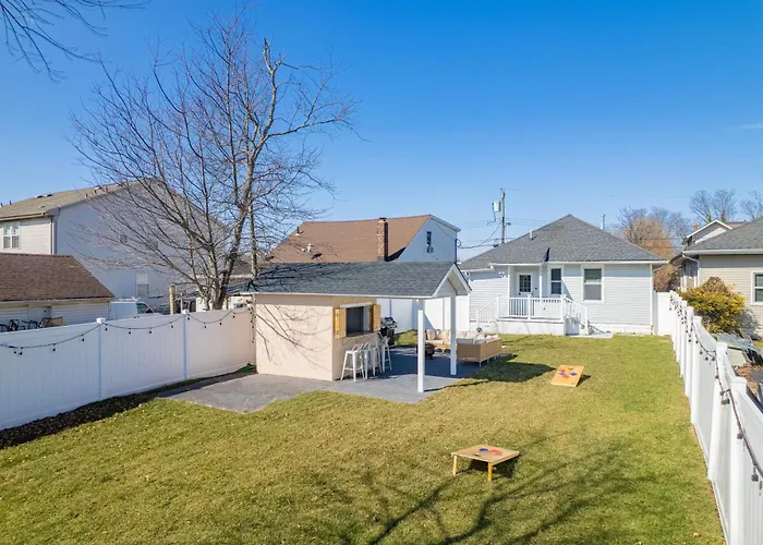 3Br Beach House | Fire Pit & Bar | Steps To Beach