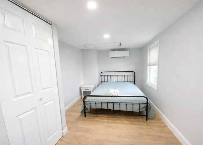 Spacious Beach House For 12 - 10-Min Walk To Beach - Family-Friendly Coastal Retreat